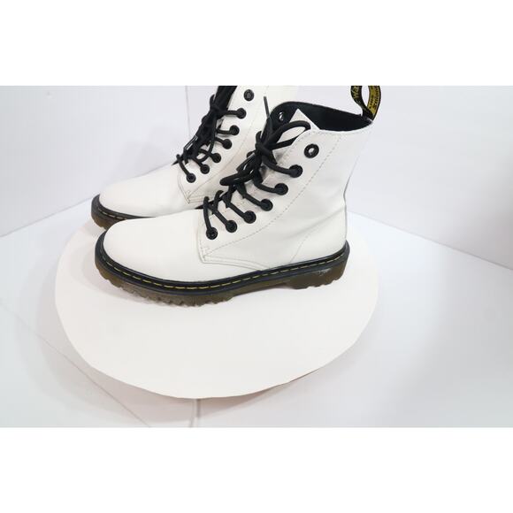 dr martens luana boots. aw004 size 8. color white
